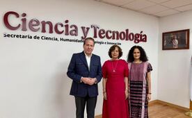 Eruviel Ávila alista ley en materia de inteligencia artificial; reconoce a Rosaura Ruiz, titular de la Secretaría de Ciencia 