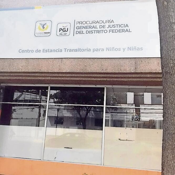 La presentación. Las familias conocieron a las cuatro niñas y tres niños, de entre ocho meses y una año diez meses, en el Centro de Estancia Transitoria de la PGJ.