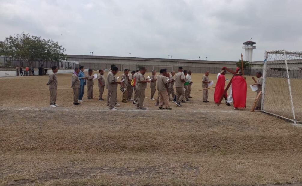 Presos realizan Viacrucis en prisión de Altamira, Tamaulipas (18/04/2025). Foto: Especial