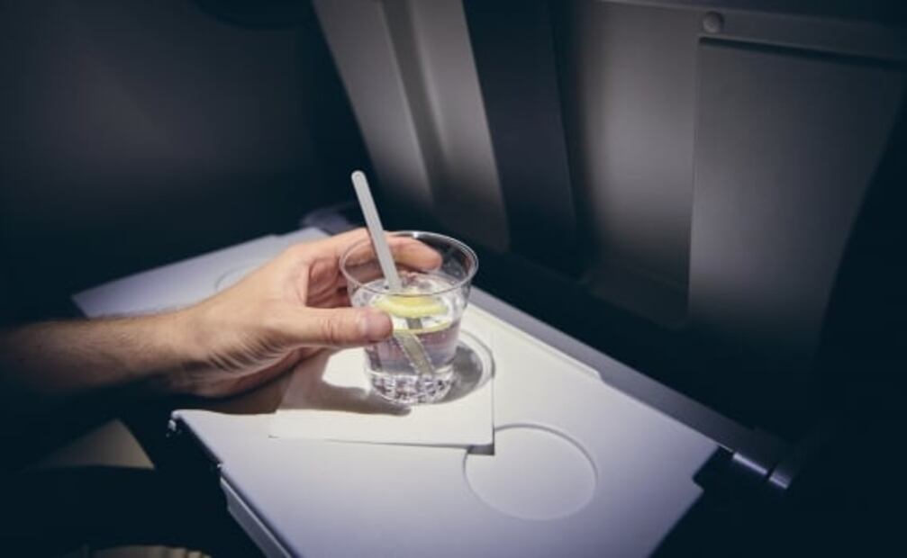 5 cosas que no debes hacerle a tu cuerpo, si viajas en avión