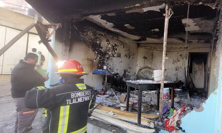 Explosión por fuga de gas destroza casa y deja cinco personas heridas en Tlalnepantla