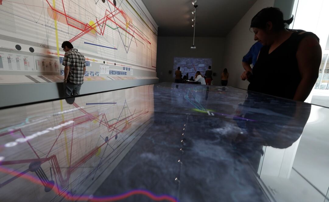 La agencia Forensic Architecture creó una exposición que se montó en el MUAC donde se construyeron nuevas miradas en torno a la desaparición de los 43 estudiantes de Ayotzinapa. Foto: Luis Cortés / Archivo EL UNIVERSAL