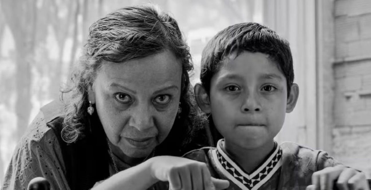 Teresita Sánchez interpreta a Olga, una anciana huraña que termina convirtiéndose en el refugio de Christian Chris, interpretado por Bastián Escobar. Crédito: Especial