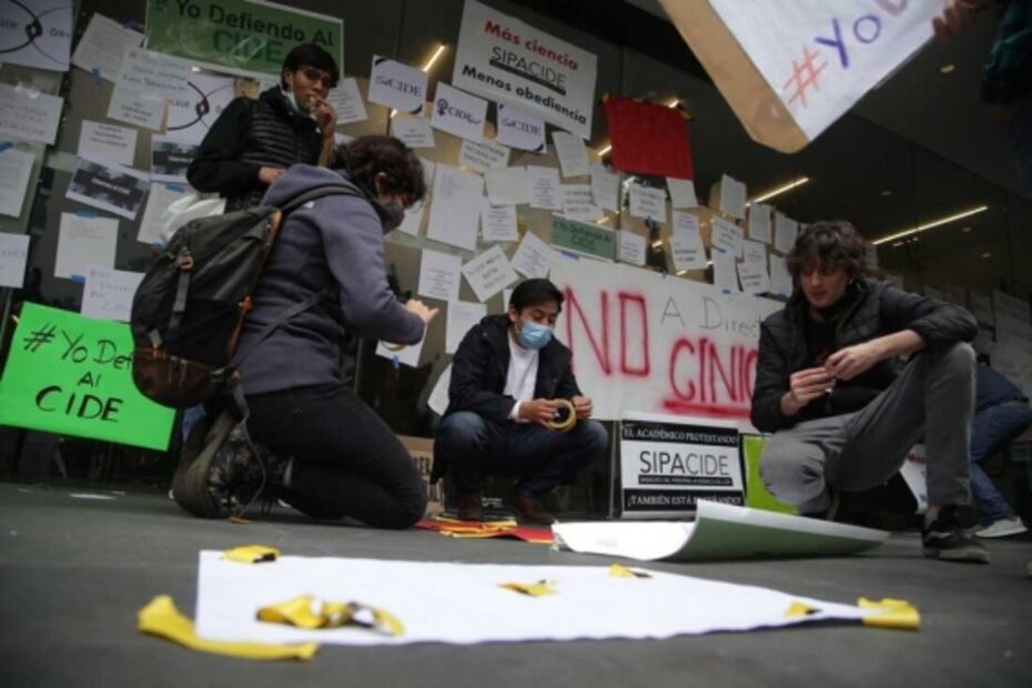 Comunidad del CIDE se manifiesta por las acciones de su director José Antonio Romero Tellaeche 