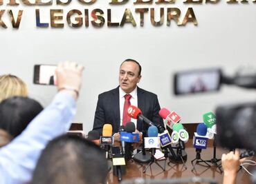 Colocan candados en edificio municipal de Ahome, Sinaloa; nuevo alcalde sustituto recurre a cerrajero para tomar protesta
