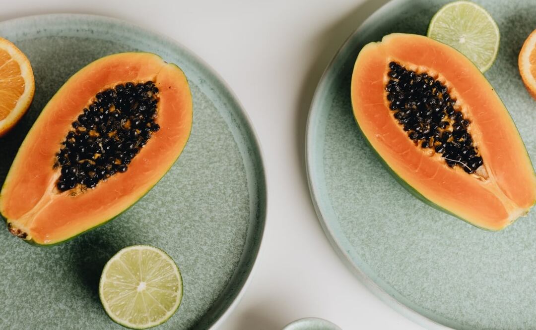 Si desayunas papaya con unas gotas de limón tu cuerpo lo agradecerá. Foto: Pexels/ alleksana