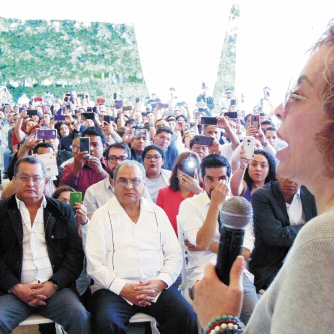 Elba Esther Gordillo acudió al segundo Encuentro Nacional de Jóvenes de la organización Maestros por México en la ciudad de Cholula, Puebla. Les reclamó que no se hayan posicionado en contra de la nueva reforma educativa. CORTESÍA