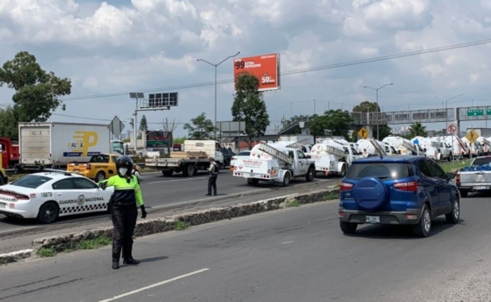 Gaseros protestan en la autopista México-Querétaro