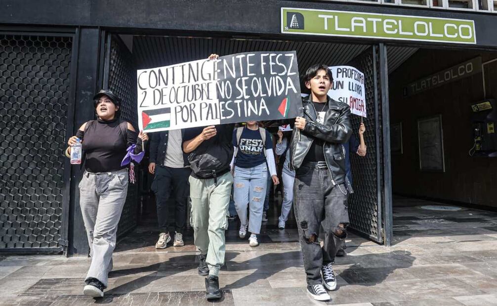 Aspectos previos a la marcha del 2 de octubre en conmemoración de los 57 años de la masacre de estudiantes en Tlatelolco en 1968. Acuden contingentes universitarios a la movilización. Foto: Gabriel Pano/ EL UNIVERSAL