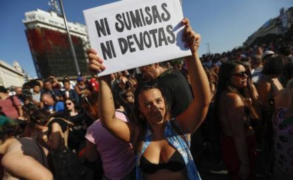 Argentinas protestan topless contra la cosificación de la mujer