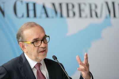 Diplomáticos jubilados buscan defensa