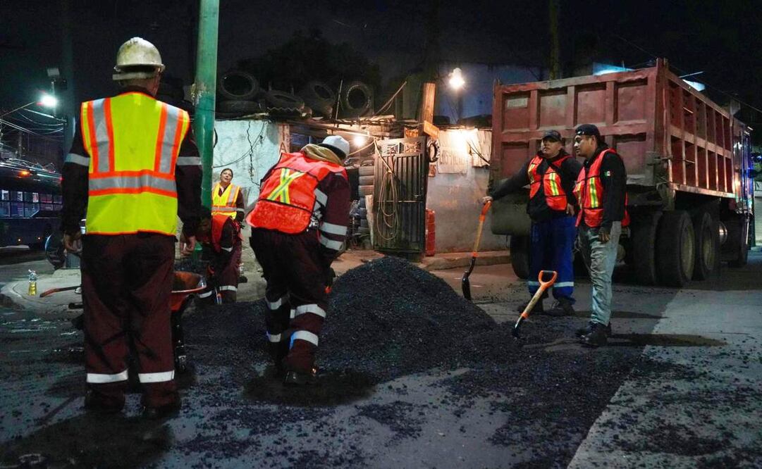 Bacheo nocturno ha cubierto 130 km en 13 vialidades desde agosto (31/08/2025). Foto: Especial