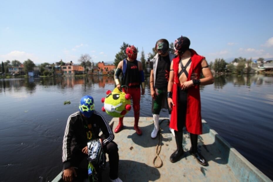 Mexico’s Lucha Libre wrestlers set up ring in Xochimilco to fight COVID-19