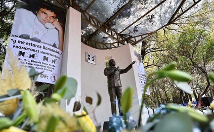 Entre cantos, tragos y más, seguidores se reúnen en Clavería por el Día de José José; celebran al "Príncipe de la canción"