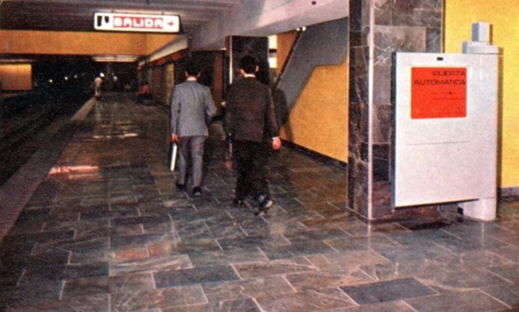 Sillones acojinados, puertas y bancas en los andenes, así era la Línea 1 del Metro