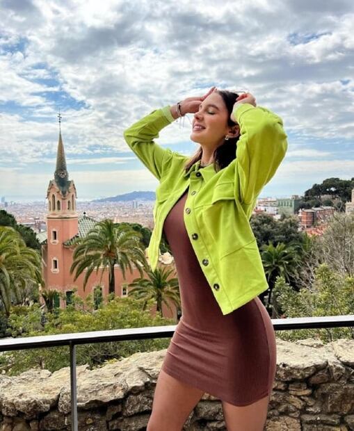 El look con tenis y medias de Ary Tenorio, novia de Luisito Comunica