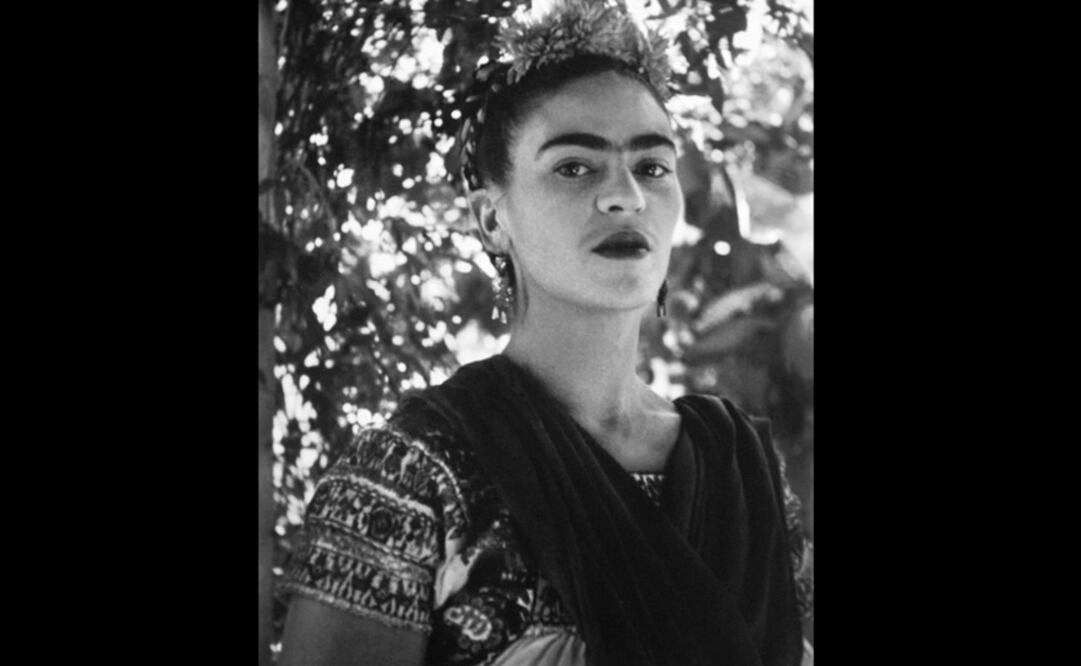 Foto: Rosa Rolanda. Tomadas del libro "Una orquídea tatuada. La danza en las manos"