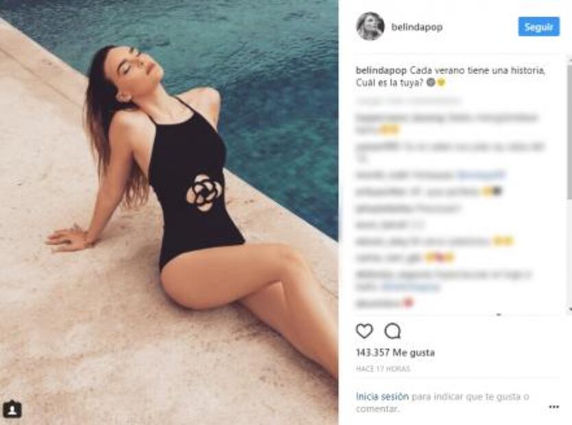 ​Belinda luce sus curvas en traje de baño