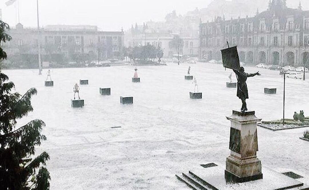 Calles de Toluca se pintan de blanco por granizo, lo más viral
