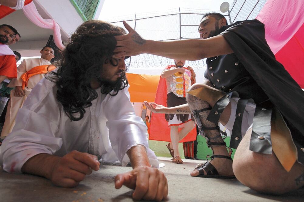 Jorge Hugo Martínez Ruiz interpreta por tercer año a Jesús. Enfrenta una condena de cuatro años ocho meses por el delito de robo con violencia (JORGE ALVARADO. EL UNIVERSAL)