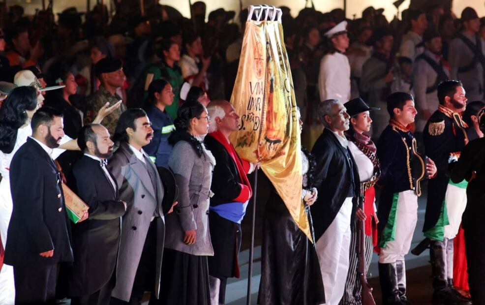 La presidenta Claudia Sheinbaum encabezó en el Zócalo de la Ciudad de México la promulgación de la Constitución de 1824 y la toma de posesión del primer presidente de México, Guadalupe Victoria. Foto: Carlos Mejía/EL UNIVERSAL