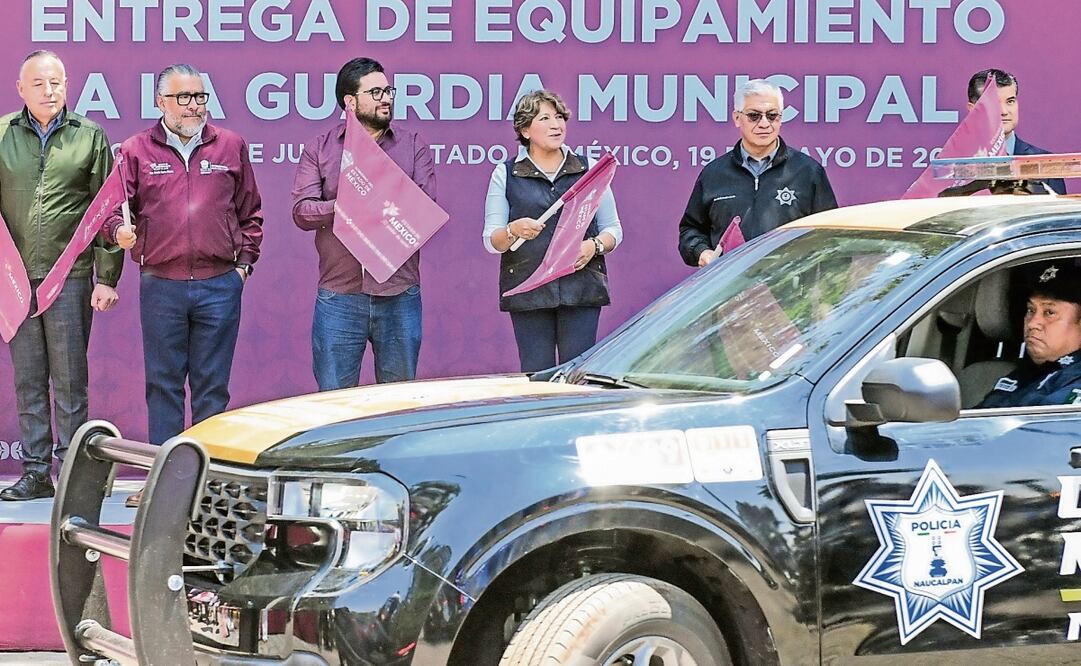 Delfina Gómez entregó equipo de seguridad para mejorar la capacidad de respuesta. Foto: Especial