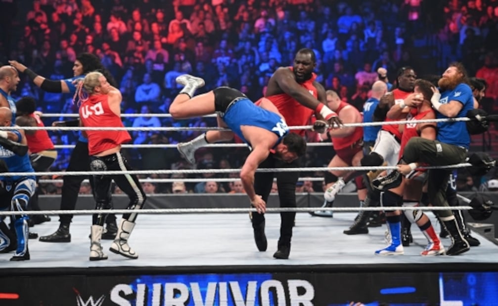 Roman Reigns derrota a Big E en Survivor Series; Raw domina el evento