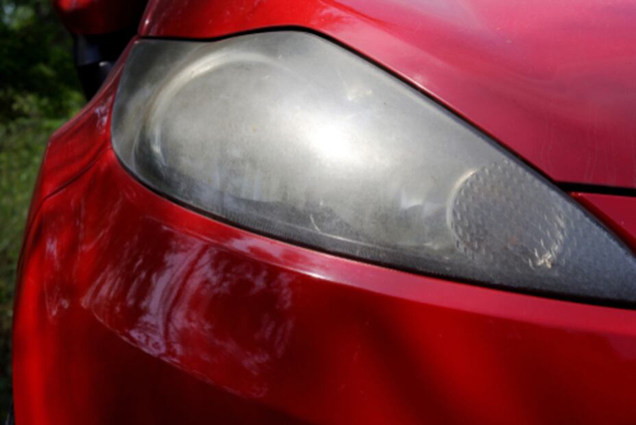 Así puedes restaurar los faros opacos de tu auto.