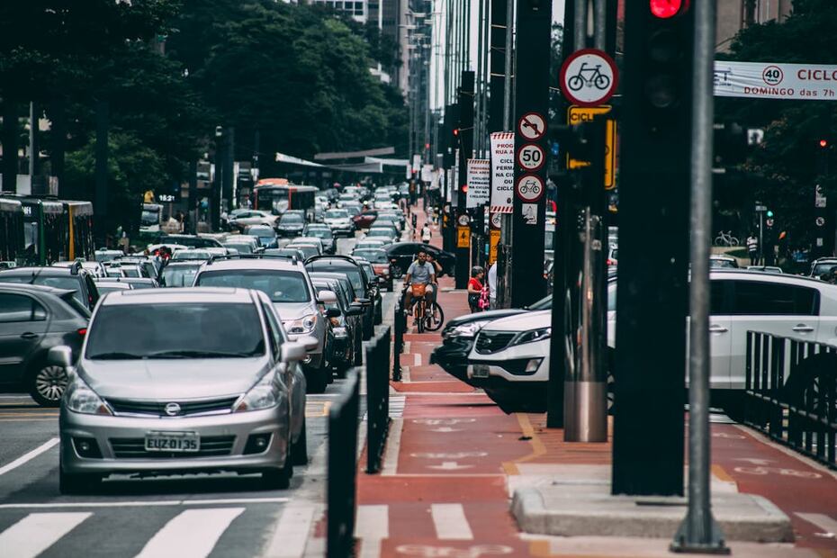 Verifica la situación legal de tu vehículo para evitar multas. Foto: Pexels