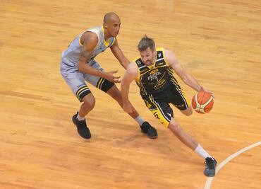 Ernesto Oglivie renueva contrato con Capitanes