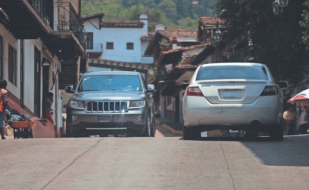 Los autos de alta gama pueden ser vistos circulando en municipios del sur en el Estado de México. Foto: de ALEJANDRO VARGAS. EL UNIVERSAL