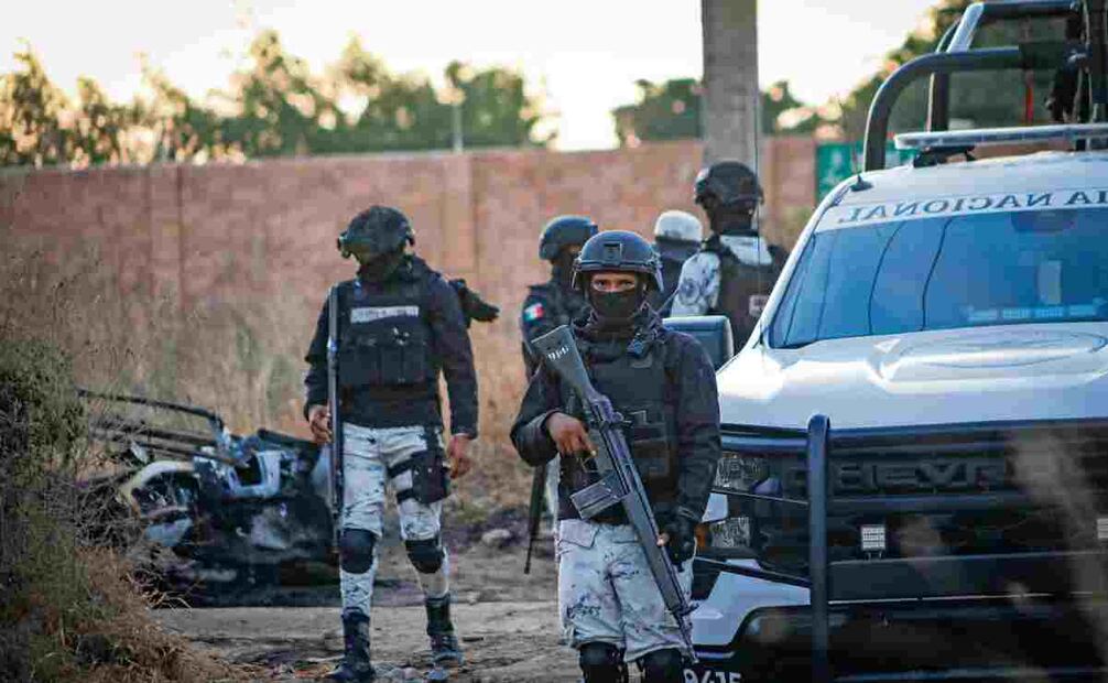 Camioneta explota en el sector de La Limita de Itaje en Culiacán, Sinaloa, tras ser atacada con un dron, diciembre de 2024. Foto: José Betanzos | Archivo Cuartoscuro