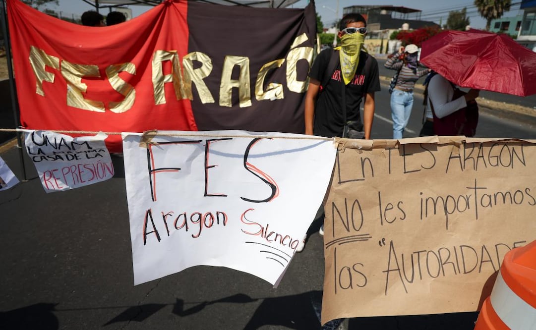 Estudiantes de la FES Aragón bloquean Avenida Central en el Edomex (13/03/2025). Foto: Luis Camacho / EL UNIVERSAL