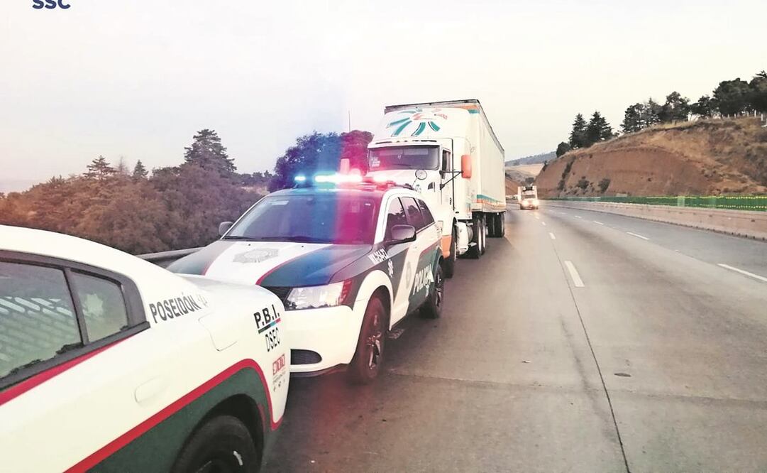 Los elementos de la PBI impidieron el robo de 60 toneladas de cobre que eran transportados en los camiones de carga. Foto: Especial.