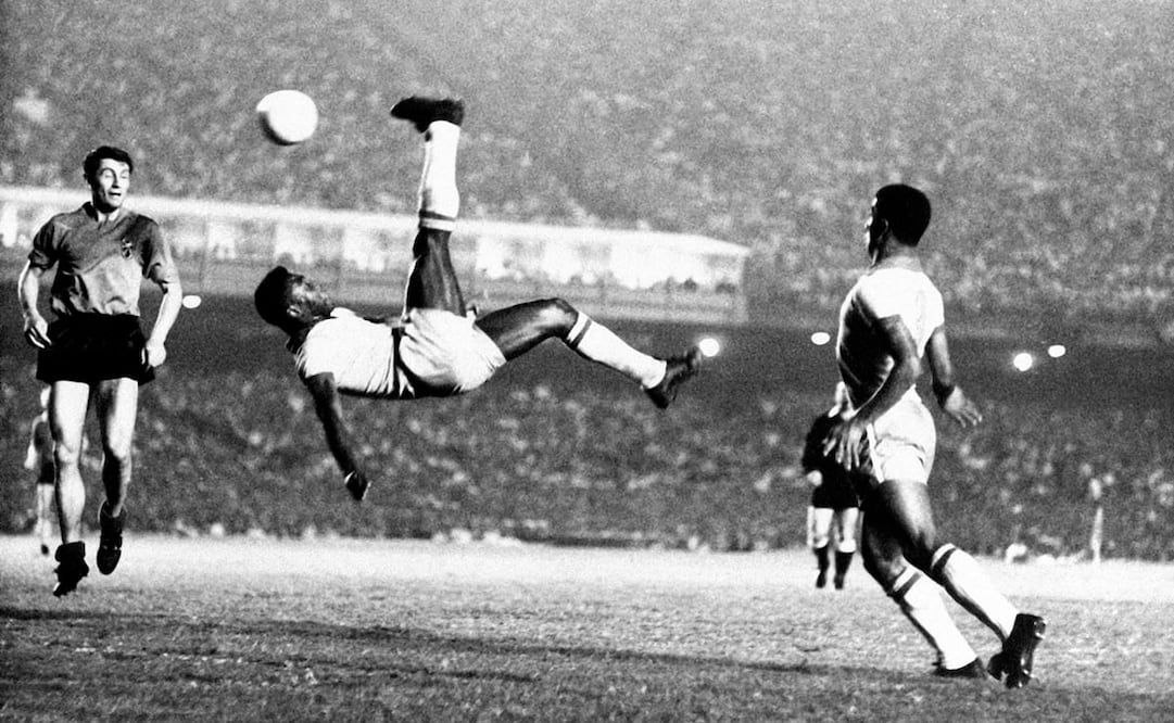 Pelé en un partido de 1968. Foto: Archivo AP