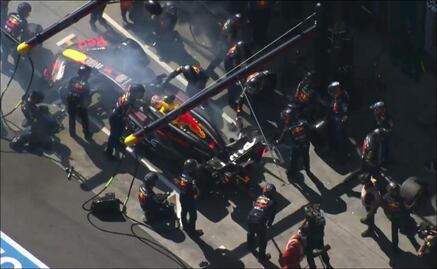 Max Verstappen sufre incendio en su monoplaza y abandona muy temprano el GP de Australia