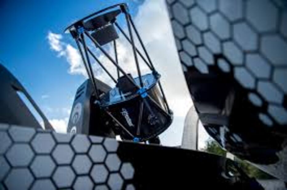 Nissan lanza camioneta con observatorio incluido