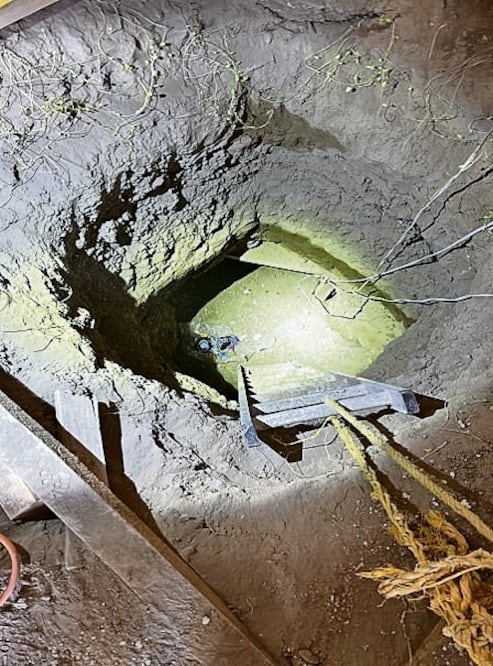 El túnel fue descubierto luego de que autoridades estatales y municipales catearon una vivienda en San Bartolo. Foto Especial