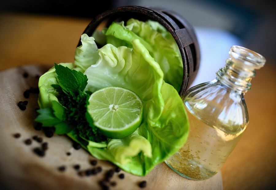 Vinagre y el limón serán tus aliados perfectos para quitar el olor de la pancita. Foto: Pixabay