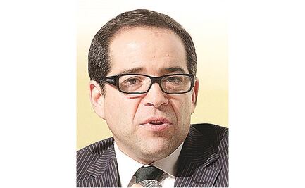 Multan a exgóber por malos manejos; él se dice víctima