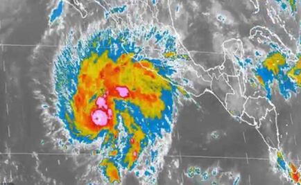 Sandra weakens slightly to Category 3 storm