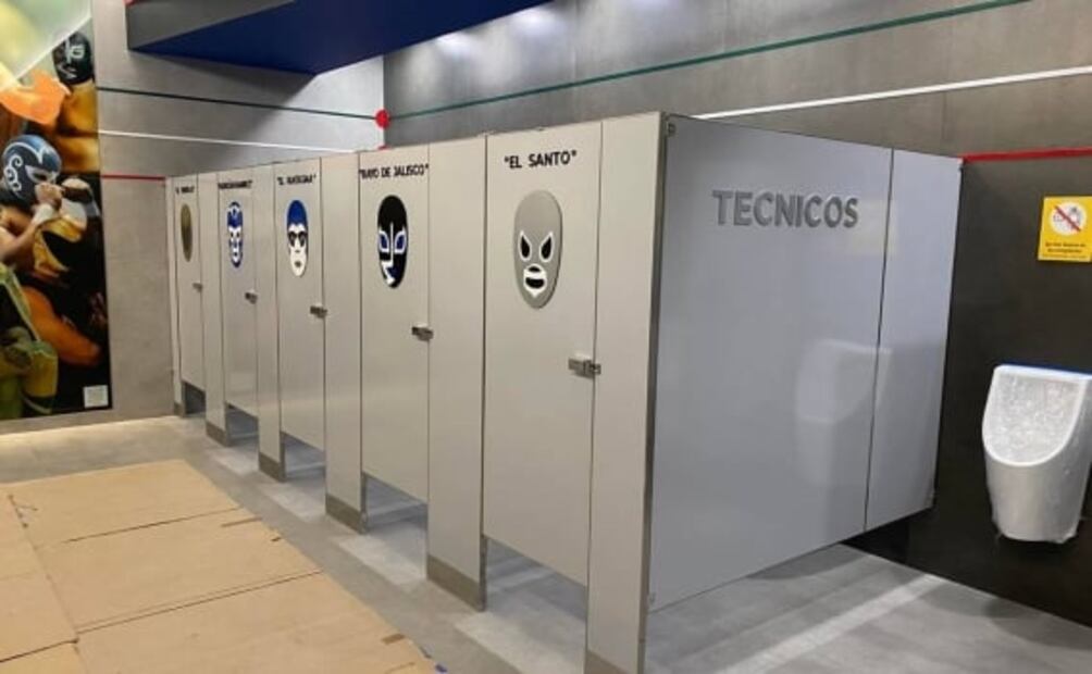 Luchadores y estaciones del Metro: así son los baños del aeropuerto Felipe Ángeles