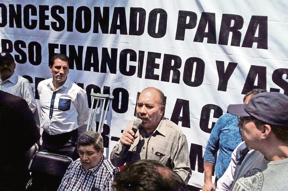 Transportistas de más de 50 rutas de microbuses y corredores viales demandan a la Semovi avalar un aumento de tres pesos más a la tarifa. (DIANA VILLAVICENCIO. EL UNIVERSAL)