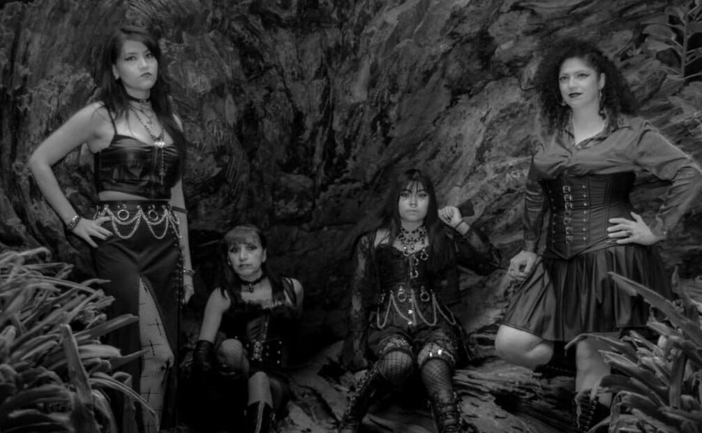 De los micrófonos de bares al papel; colectivo Kosmo Calyptik incita a escritores a encontrar su propia voz. Foto: de XIXIX