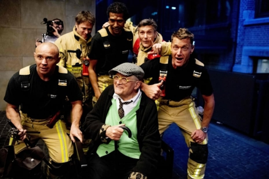 Bomberos rescatan a David Hockney de un elevador