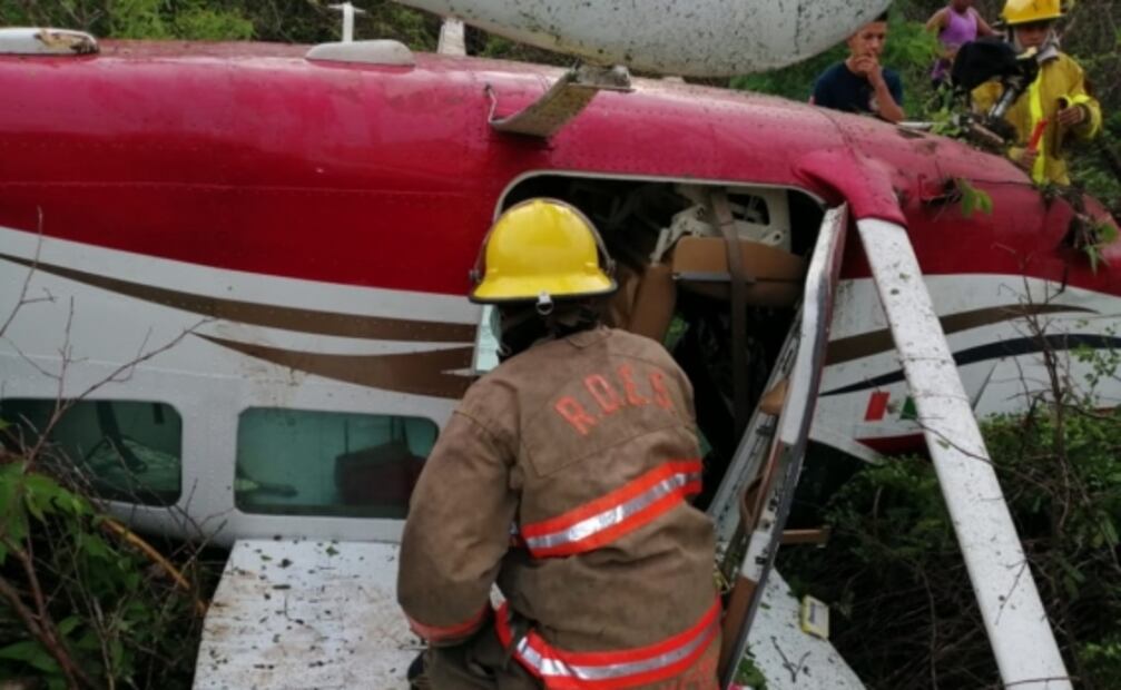 Se desploma avioneta en Mazatlán, Sinaloa; tripulantes la abandonan
