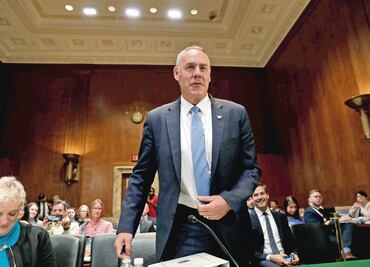 Secretario del Interior de Trump deja puesto