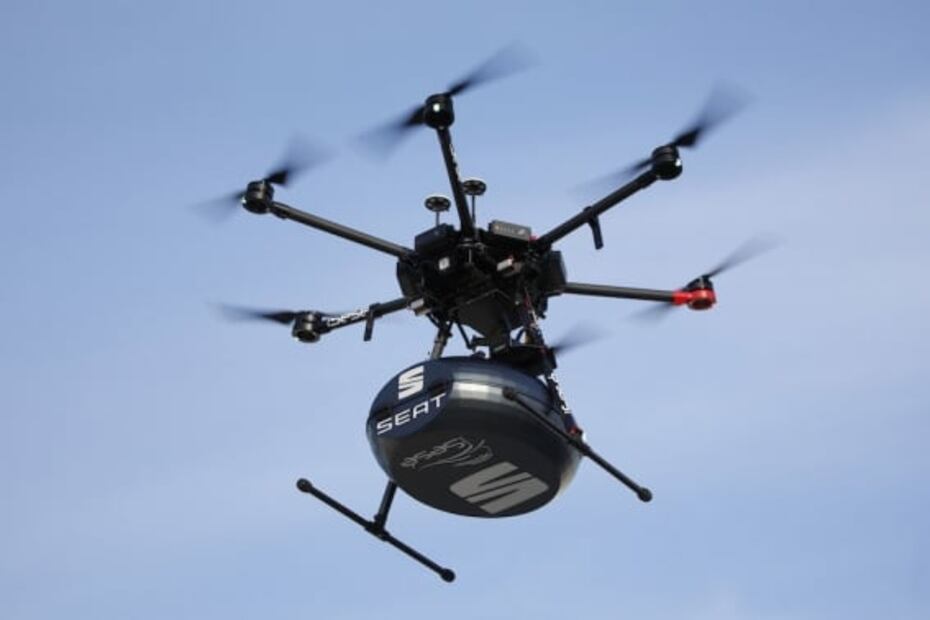 SEAT utiliza drones para trasladar piezas en su planta