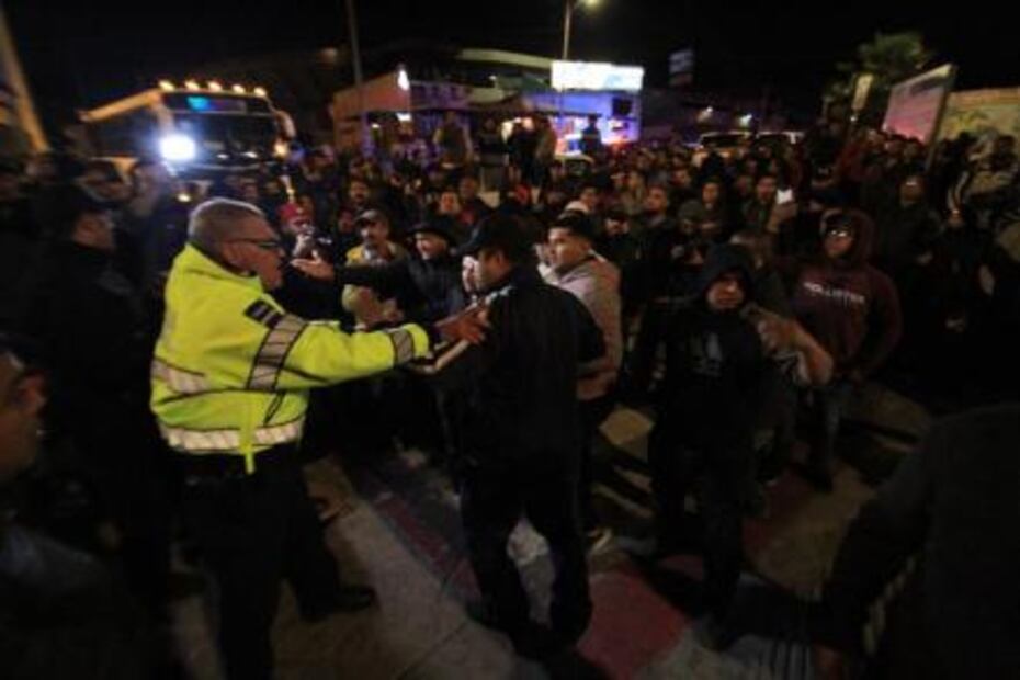 Conato de gresca y algunos empujones entre vecinos de Tijuana y migrantes centroamericanos