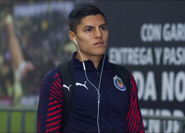 Ronaldo Cisneros desea que Cardozo siga en Chivas